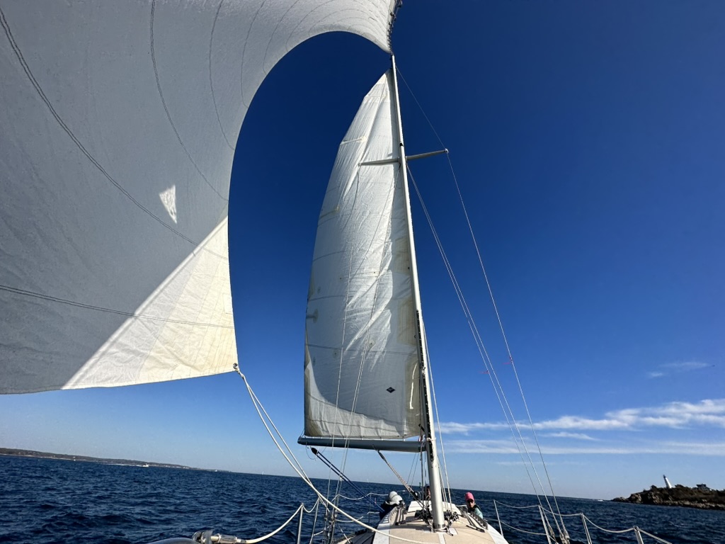 Sailboat underway beneath a clear blue sky